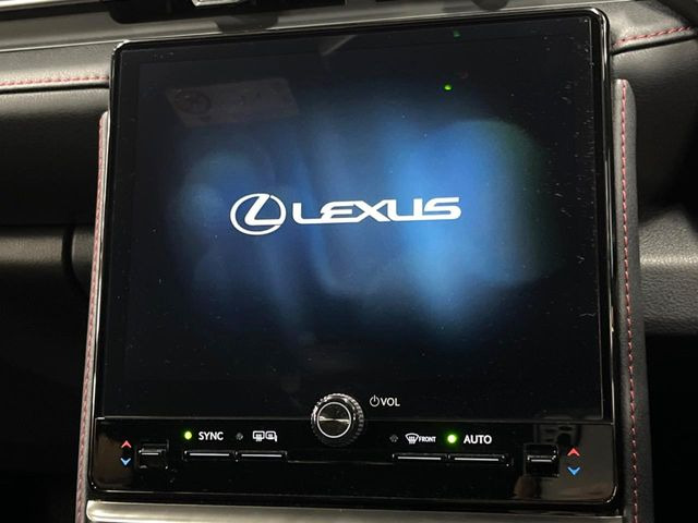 �y9.8�C���` �f�B�X�v���C�I�[�f�B�I�z���ʂ̃f�B�X�v���C��AppleCarPlay��AndroidAuto�����p�\�B�傫�ȉ�ʂŃX�}�z�i�r�A�v���������p���������܂���