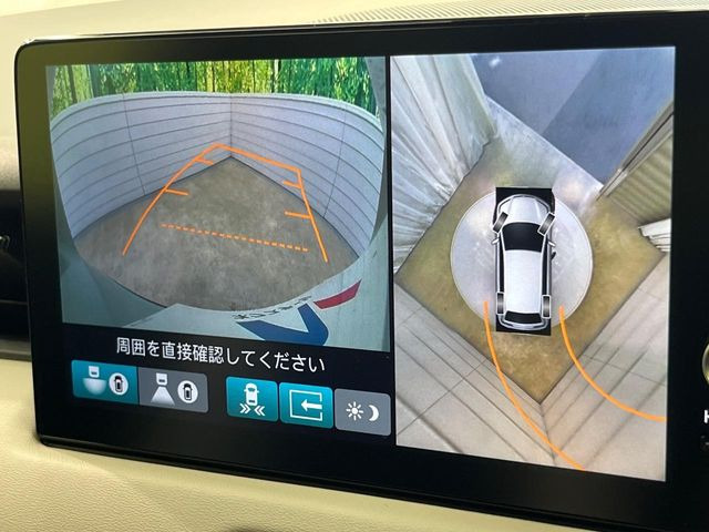 【マルチビューカメラシステム】専用のカメラにより、上から見下ろしたような視点で360度クルマの周囲を確認することができます☆死角部分も確認しやすく、狭い場所での切り返しや駐車もスムーズに行えます。