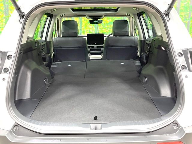 普段のお買い物や通勤、送迎等に十分な荷室スペースを確保しております。セカンドシートを倒すと、大きな荷物の積載も可能です♪