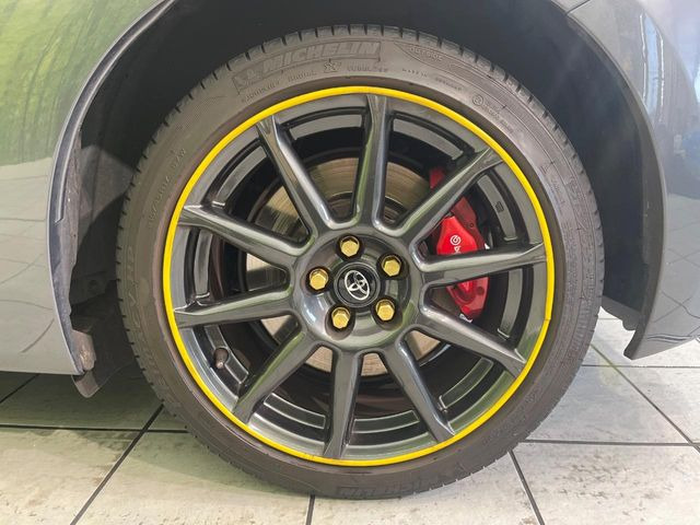 �y����17�C���`�A���~�z�C�[���z�O�ςɃ}�b�`���������A���~�z�C�[���𑕒����Ă���܂��B�e��ЊO�A���~�z�C�[����A�X�^�b�h���X�^�C�����戵�����Ă���܂��B���񂲑��k����������