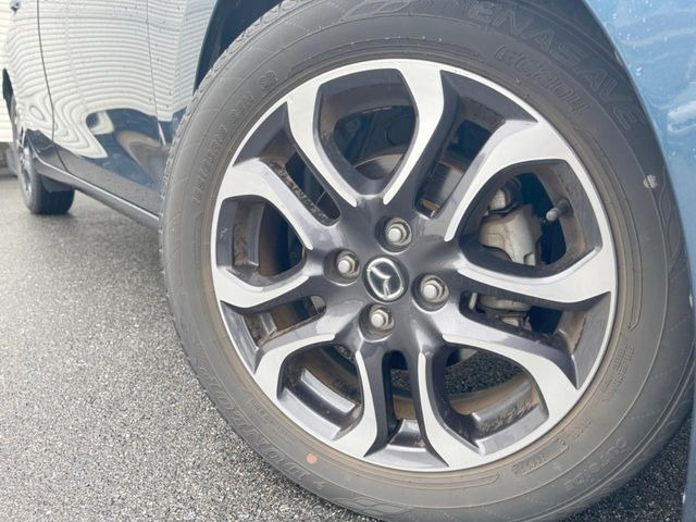 �y����16�C���`�A���~�z�C�[���z�O�ςɃ}�b�`���������A���~�z�C�[���𑕒����Ă���܂��B�e��ЊO�A���~�z�C�[����A�X�^�b�h���X�^�C�����戵�����Ă���܂��B���񂲑��k����������