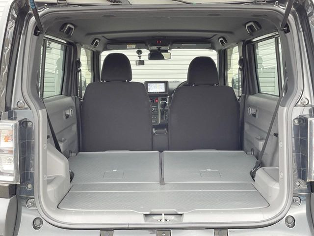 普段のお買い物や通勤、送迎等に十分な荷室スペースを確保しております。セカンドシートを倒すと、大きな荷物の積載も可能です♪