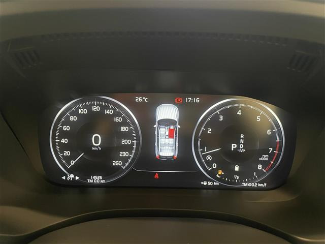XC60B5 AWD インスクリプション 4WD