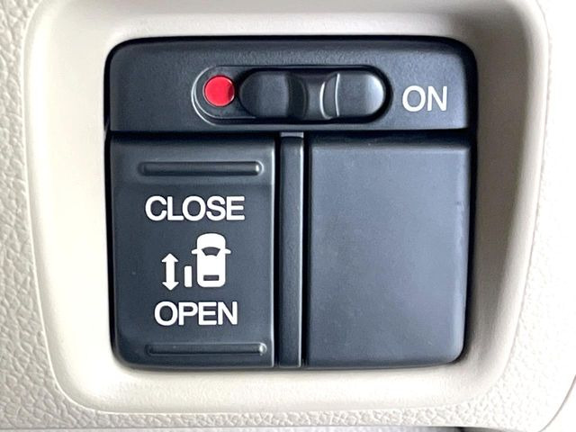 【パワースライドドア】スマートキーや運転席のスイッチでスライドドアの開閉が可能♪電動だから力を入れてドアを開ける必要が無く、小さいお子様でも、重い荷物を持っている時もラクに開け閉めできます♪