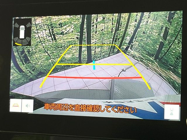 【バックカメラ】駐車時に後方がリアルタイム映像で確認できます。大型商業施設や立体駐車場での駐車時や、夜間のバック時に大活躍!運転スキルに関わらず、今や必須となった装備のひとつです!