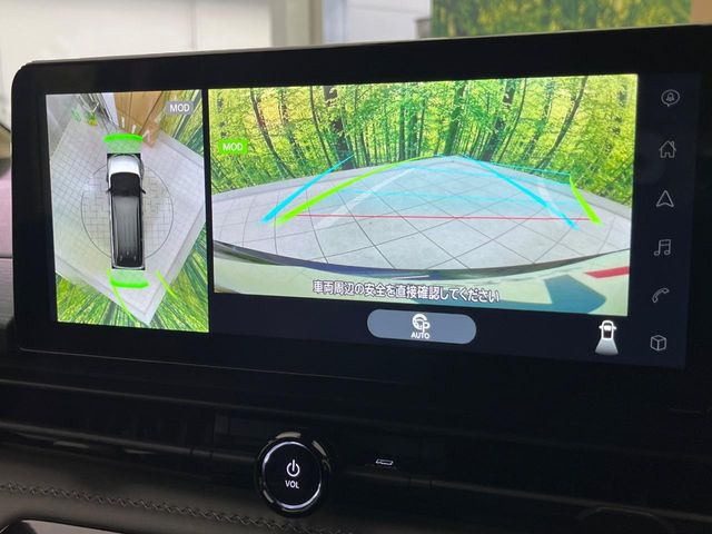 【アラウンドビューモニター】専用のカメラにより、上から見下ろしたような視点で360度クルマの周囲を確認することができます☆死角部分も確認しやすく、狭い場所での切り返しや駐車もスムーズに行えます。