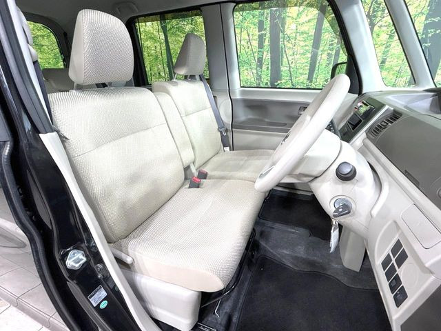 運転席シート廻りは使用感も少なく、良好な状態となっています。丁寧に使われていたことがよくわかりますね。