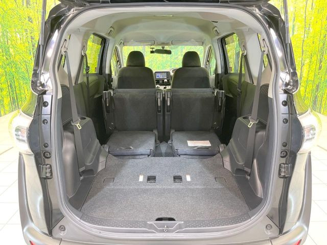普段のお買い物や通勤、送迎等に十分な荷室スペースを確保しております。セカンドシートを倒すと、大きな荷物の積載も可能です♪