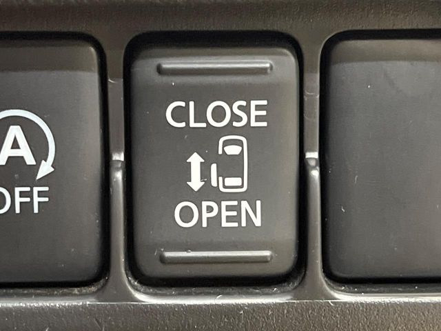 【パワースライドドア】スマートキーや運転席のスイッチでスライドドアの開閉が可能♪電動だから力を入れてドアを開ける必要が無く、小さいお子様でも、重い荷物を持っている時もラクに開け閉めできます♪