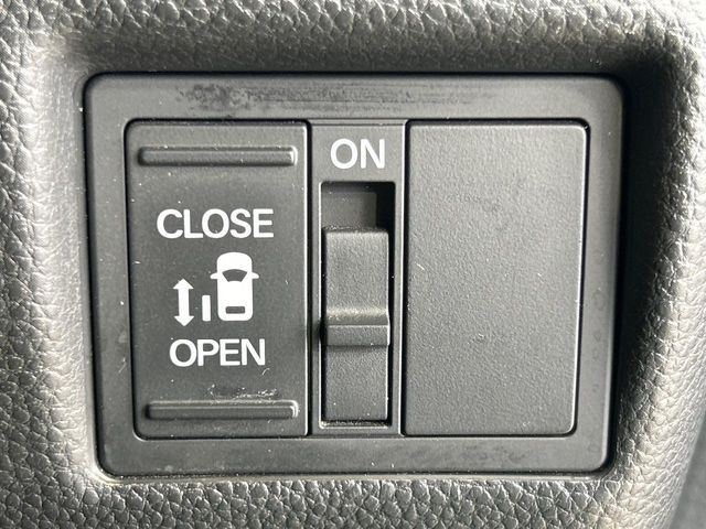 【パワースライドドア】スマートキーや運転席のスイッチでスライドドアの開閉が可能♪電動だから力を入れてドアを開ける必要が無く、小さいお子様でも、重い荷物を持っている時もラクに開け閉めできます♪