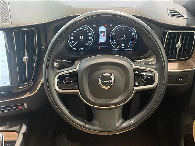 XC60B5 AWD インスクリプション 4WD