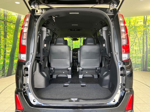 普段のお買い物や通勤、送迎等に十分な荷室スペースを確保しております。セカンドシートを倒すと、大きな荷物の積載も可能です♪