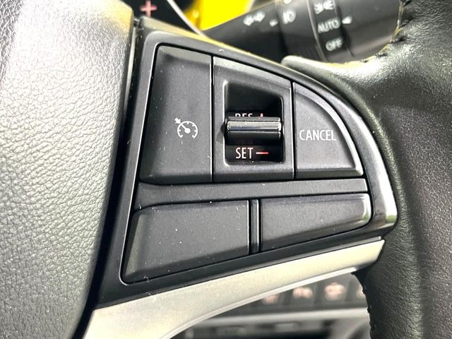 【クルーズコントロール】高速道路もラクラク走行。アクセルを離しても一定速度で走行ができ、長距離運転時の負担を軽減!加速・減速も簡単なスイッチ操作で調整できます。