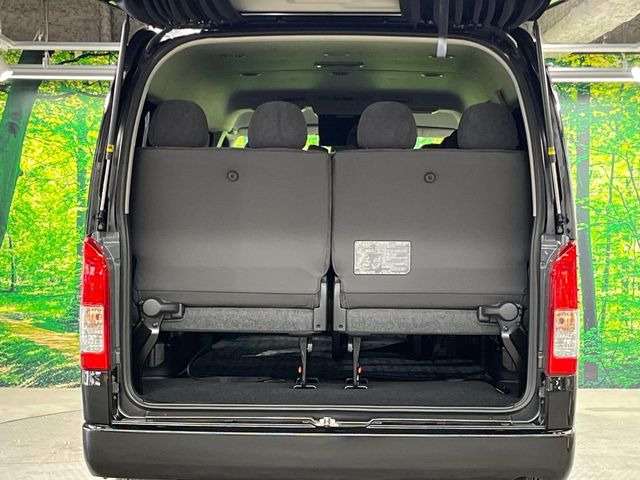 普段のお買い物や通勤、送迎等に十分な荷室スペースを確保しております。セカンドシートを倒すと、大きな荷物の積載も可能です♪