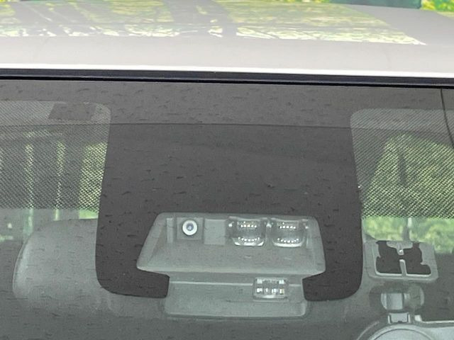 【トヨタセーフティセンス】走行中に前方の車両等を認識し、衝突しそうな時は警報とブレーキで衝突回避と被害軽減をアシスト。より安全にドライブをお楽しみいただけます。