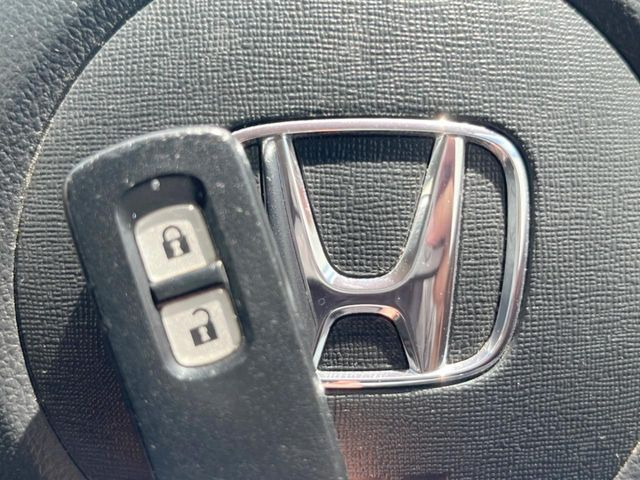 �yHonda�X�}�[�g�L�[�z�J�o����|�P�b�g�ɓ��ꂽ�܂܂ł��h�A�̎{���E�������\�ȃX�}�[�g�L�[�𑕔��B�G���W���̃I���E�I�t�����J�M�����o���K�v����������Ƃ��Ă��֗��ł���