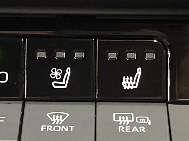 【シートヒーター&ベンチレーション】夏場は涼しい風でお尻や背中の熱やムレを防ぎ、冬はエアコンよりも早く温まってポカポカに!季節を問わず快適に過ごせます。
