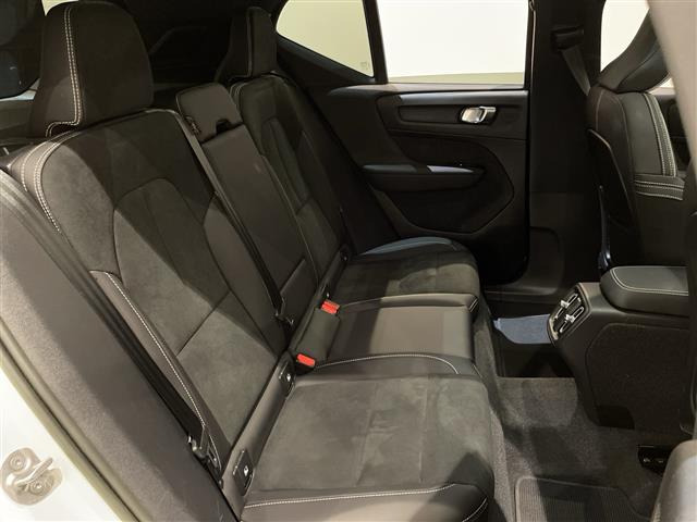 XC40アルティメット B4 AWD ダークエディション 4WD
