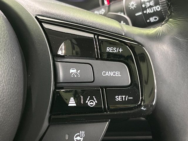 【アダプティブクルーズコントロール】高速道路での長距離走行が楽に!!自動で速度を保つクルーズコントロールが、衝突軽減システムと連携し、前方の車両を感知して車間を保つように速度調節してくれます!!