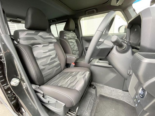 運転席シート廻りは使用感も少なく、良好な状態となっています。丁寧に使われていたことがよくわかりますね。