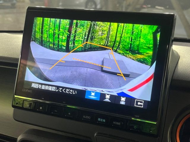【バックカメラ】駐車時に後方がリアルタイム映像で確認できます。大型商業施設や立体駐車場での駐車時や、夜間のバック時に大活躍!運転スキルに関わらず、今や必須となった装備のひとつです!