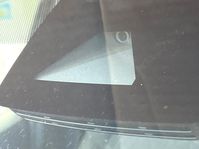 【トヨタセーフティセンス】走行中に前方の車両等を認識し、衝突しそうな時は警報とブレーキで衝突回避と被害軽減をアシスト。より安全にドライブをお楽しみいただけます。