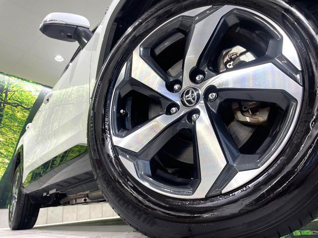 �y����18�C���`�A���~�z�C�[���z�O�ςɃ}�b�`���������A���~�z�C�[���𑕒����Ă���܂��B�e��ЊO�A���~�z�C�[����A�X�^�b�h���X�^�C�����戵�����Ă���܂��B���񂲑��k����������