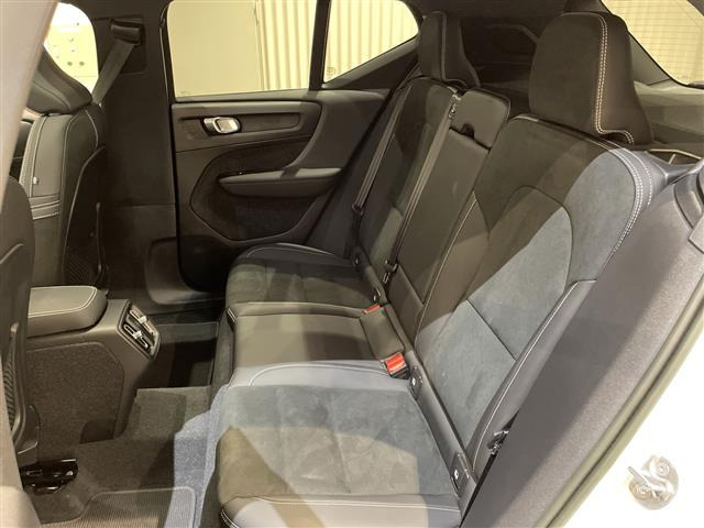 XC40アルティメット B4 AWD ダークエディション 4WD