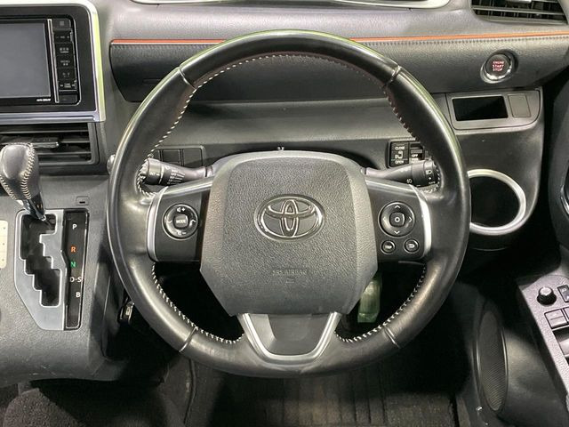 【ステアリングスイッチ】運転中、前方から目線をそらすことなく、オーディオ等の操作が可能な便利機能!安心&快適なドライブを演出してくれます♪