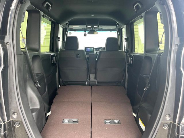 普段のお買い物や通勤、送迎等に十分な荷室スペースを確保しております。セカンドシートを倒すと、大きな荷物の積載も可能です♪