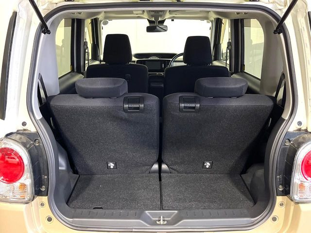 普段のお買い物や通勤、送迎等に十分な荷室スペースを確保しております。セカンドシートを倒すと、大きな荷物の積載も可能です♪