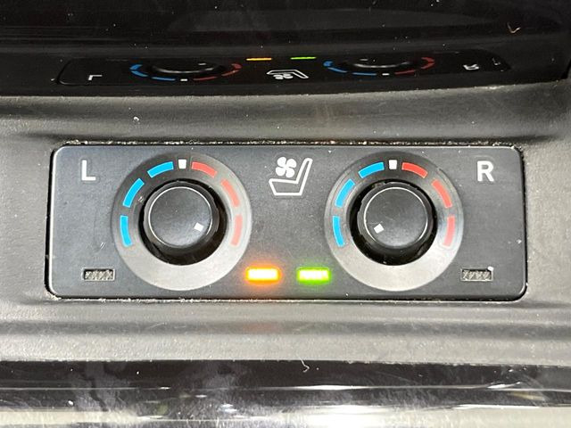 【シートヒーター&ベンチレーション】夏場は涼しい風でお尻や背中の熱やムレを防ぎ、冬はエアコンよりも早く温まってポカポカに!季節を問わず快適に過ごせます。