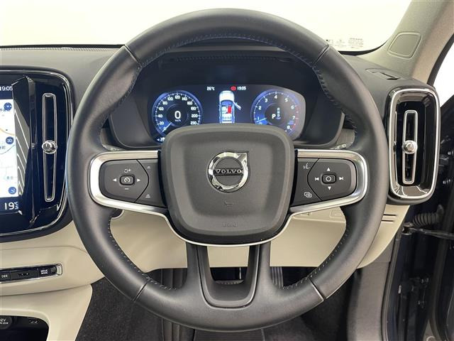 XC40B4 AWD インスクリプション 4WD