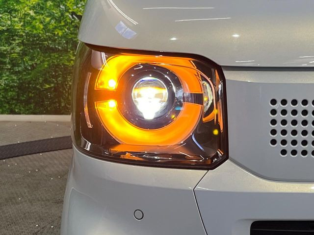 【LEDヘッドライト】悪天候や夜間走行時も良好な視界を確保し安心して運転できる高輝度LEDヘッドライトを装備!点灯速度が早く、消費電力も抑えられています。