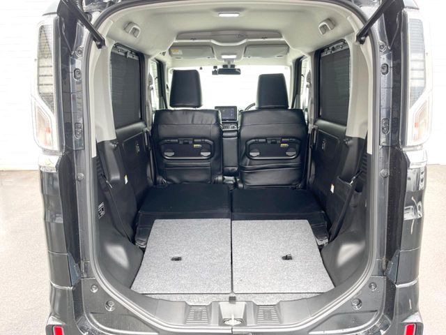 積み下ろしのしやすいデッキにはたっぷりと荷物を積み込んでいただけます。遊びから仕事まで、様々なシーンで頼れます♪