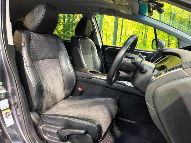 運転席シート廻りは使用感も少なく、良好な状態となっています。丁寧に使われていたことがよくわかりますね。