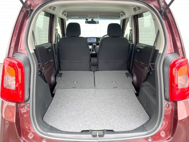 積み下ろしのしやすいデッキにはたっぷりと荷物を積み込んでいただけます。遊びから仕事まで、様々なシーンで頼れます♪