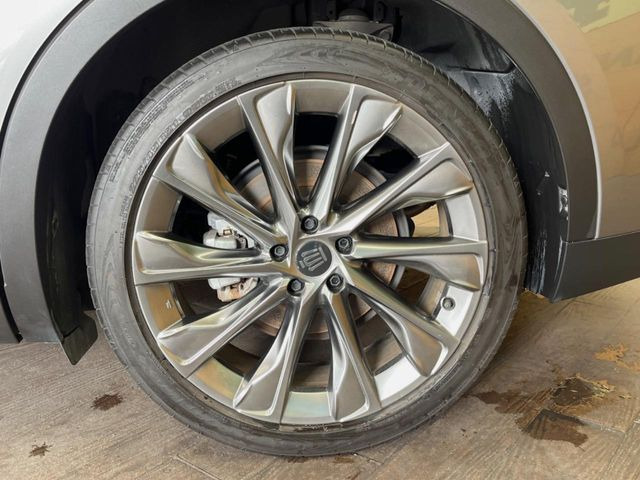 �y����21�C���`�A���~�z�C�[���z�O�ςɃ}�b�`���������A���~�z�C�[���𑕒����Ă���܂��B�e��ЊO�A���~�z�C�[����A�X�^�b�h���X�^�C�����戵�����Ă���܂��B���񂲑��k����������