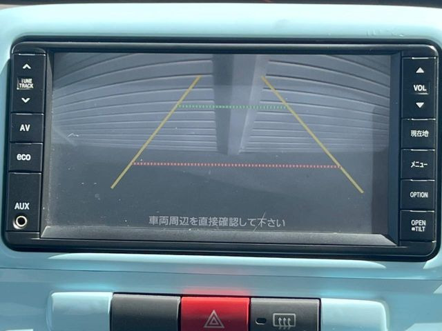 【バックカメラ】駐車時に後方がリアルタイム映像で確認できます。大型商業施設や立体駐車場での駐車時や、夜間のバック時に大活躍!運転スキルに関わらず、今や必須となった装備のひとつです!