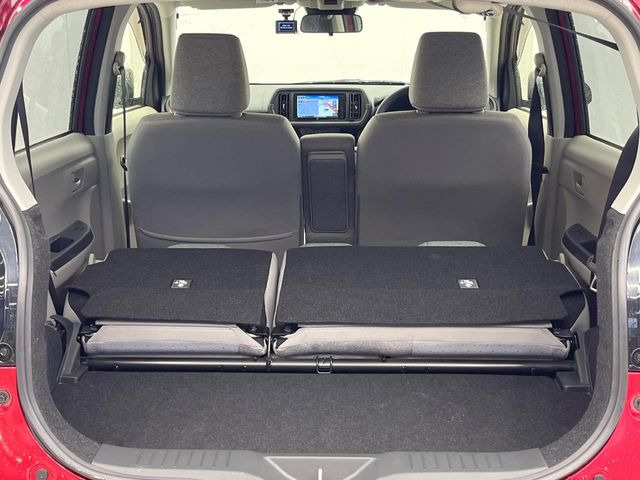 普段のお買い物や通勤、送迎等に十分な荷室スペースを確保しております。セカンドシートを倒すと、大きな荷物の積載も可能です♪