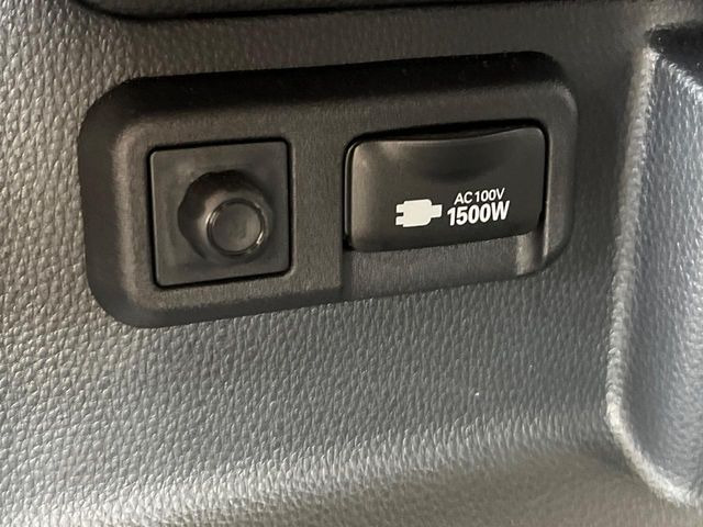 【アクセサリーコンセント】キャンプやスポーツ、アウトドアでのアクティビティはもちろん、災害・停電の際に助けにもなるAC100Vコンセントを装備♪ケータイやタブレット、ゲーム機器の充電にも♪