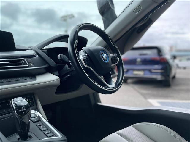 i8