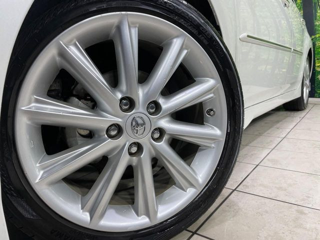 �y����18�C���`�A���~�z�C�[���z�O�ςɃ}�b�`���������A���~�z�C�[���𑕒����Ă���܂��B�e��ЊO�A���~�z�C�[����A�X�^�b�h���X�^�C�����戵�����Ă���܂��B���񂲑��k����������