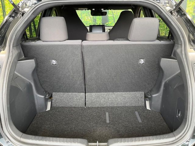 普段のお買い物や通勤、送迎等に十分な荷室スペースを確保しております。セカンドシートを倒すと、大きな荷物の積載も可能です♪