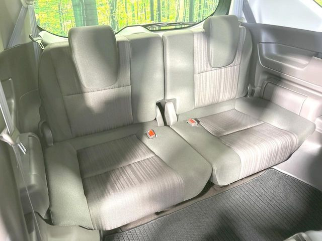3列目シートはもちろん状態良好☆大人でもゆったりと座って頂けますので、大人数でのお出かけもラクラクです♪ご家族で、気の知れた仲間で、ドライブに行くのが楽しみですね♪