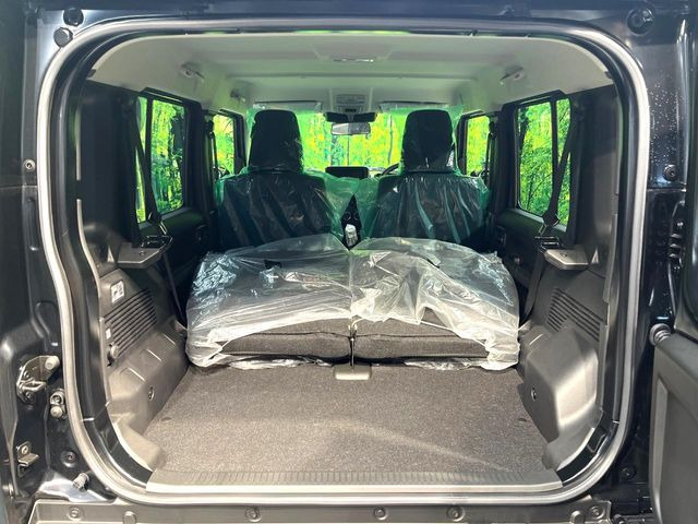 普段のお買い物や通勤、送迎等に十分な荷室スペースを確保しております。