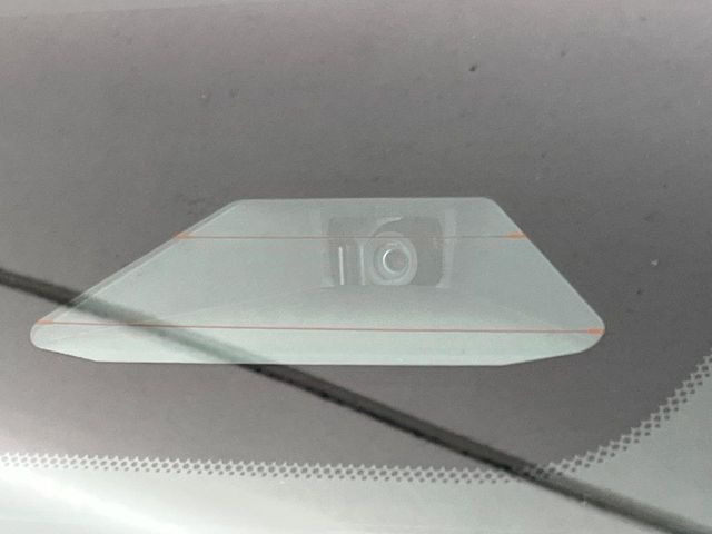 【トヨタセーフティセンス】走行中に前方の車両等を認識し、衝突しそうな時は警報とブレーキで衝突回避と被害軽減をアシスト。より安全にドライブをお楽しみいただけます。