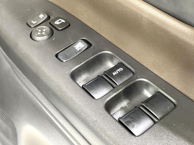 狭い駐車場での開閉に便利です☆