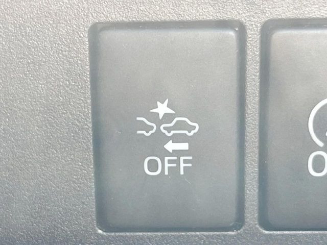 【スマートアシスト】走行中に前方の車両等を認識し、衝突しそうな時は警報とブレーキで衝突回避と被害軽減をアシスト。より安全にドライブをお楽しみいただけます。