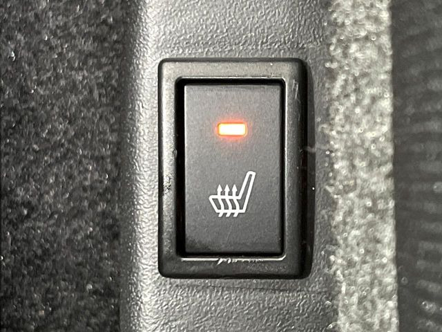 【シートヒーター】寒い日に重宝するシートヒーター!エアコンより早く温まってくれるので寒がりの人も安心ですね♪エアコンの温風は乾燥するから苦手、という方にもをおすすめです。
